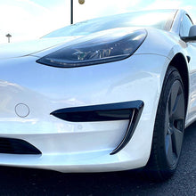 Cargar imagen en el visor de la galería, Front Bumper Cover Wind Knife ABS Glossy Black Fog Lamp Trim Carbon Look Blade Trim Light Eyebrow For Tesla Model 3 Y 2017-2022
